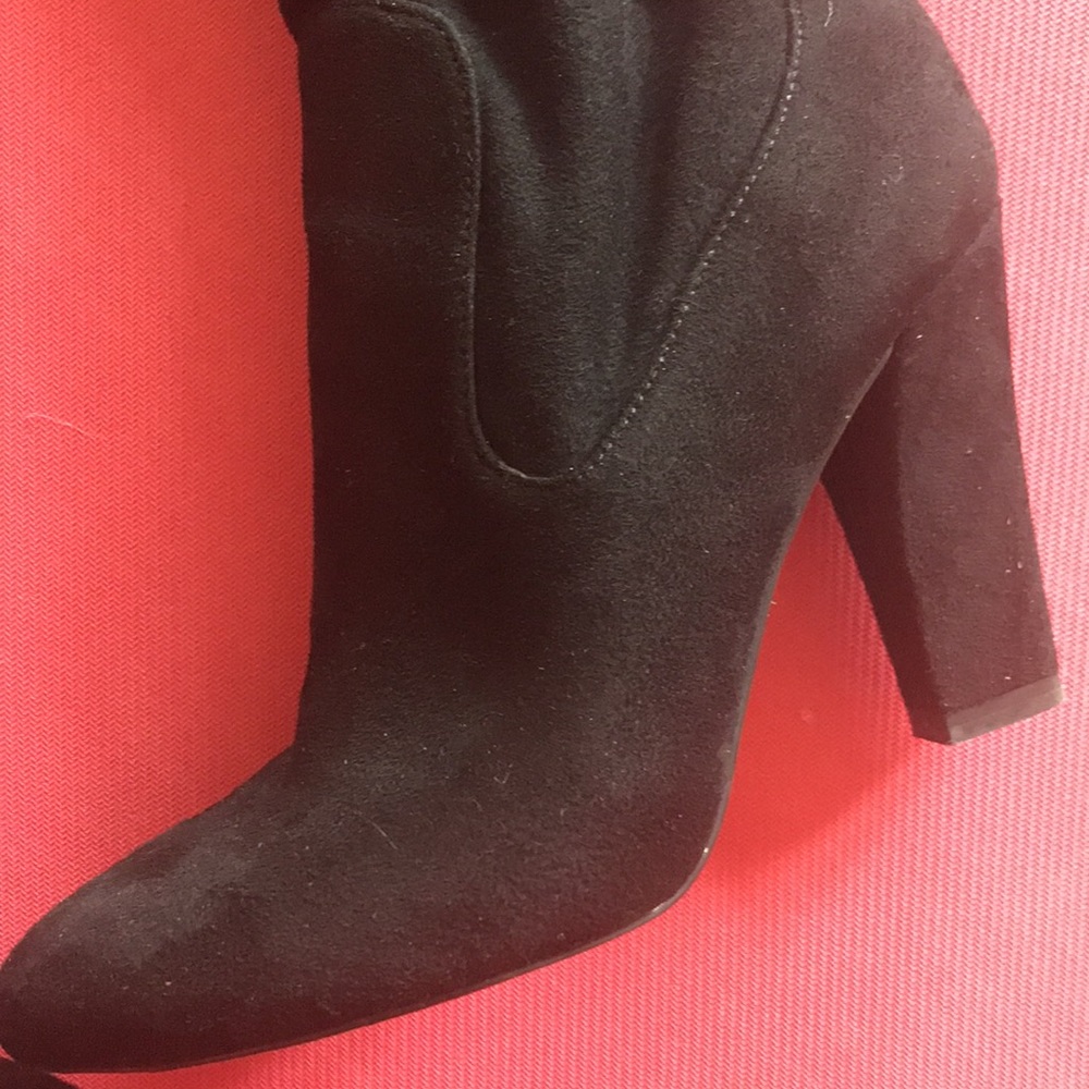 Ivanka Trump Knee high black  boots suede feel EUC - Picture 4 of 16
